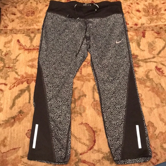 Nike Dri Fit fitted Capri Pants Leggings S - Picture 1 of 6